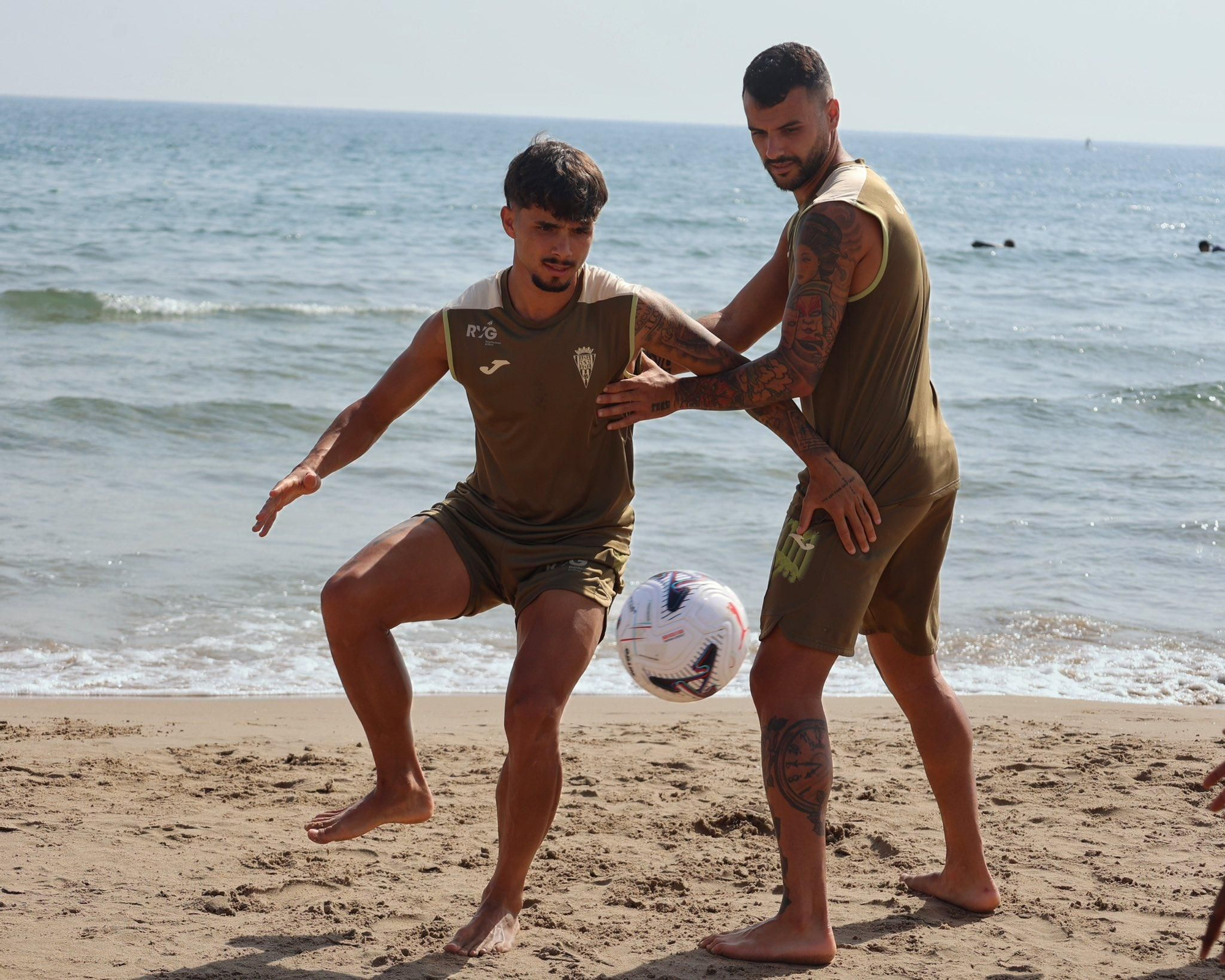 Kevin Medina y Álex Martín, en Oliva
