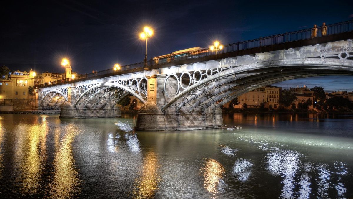 El Puente de Triana, en Sevilla.