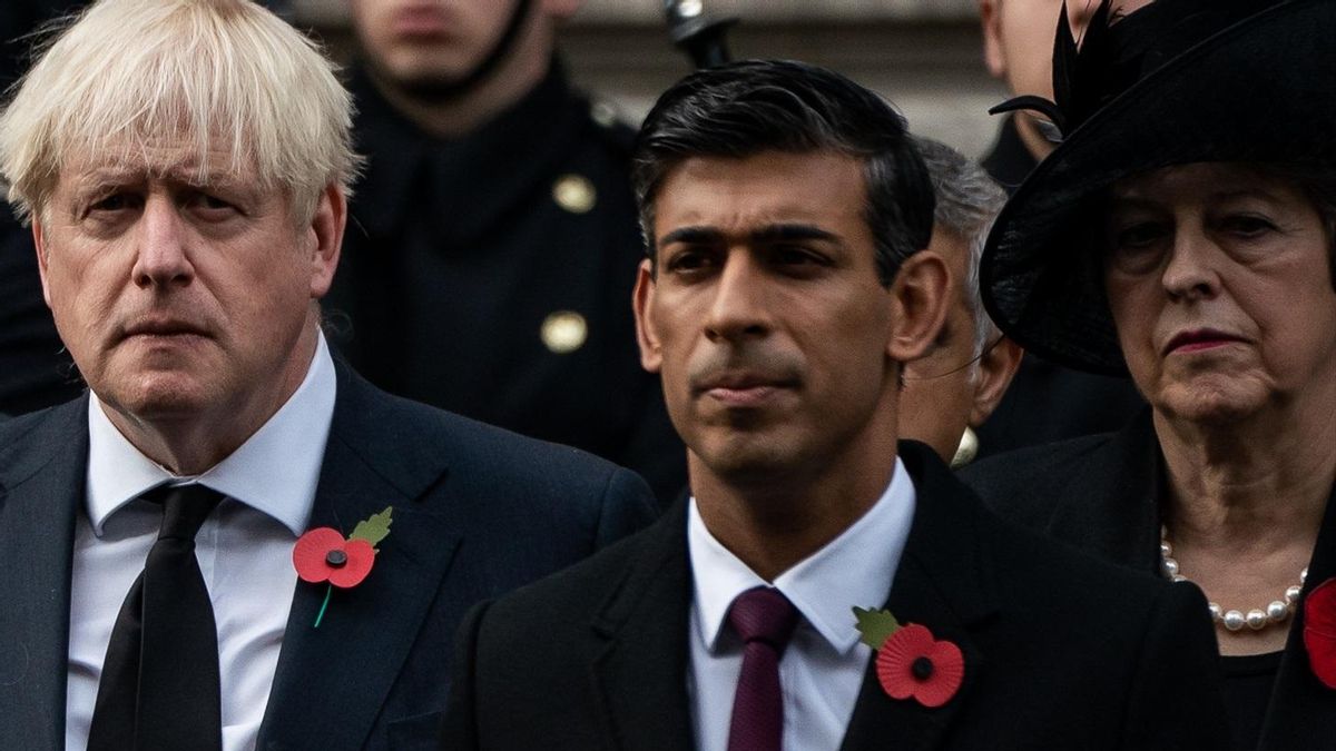 El ex primer ministro británico, Boris Johnson, junto a Rishi Sunak, candidato a la reelección en las elecciones de este jueves.