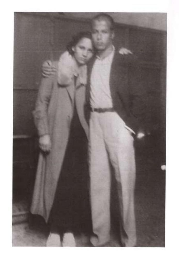 Foto antigua de Margarita y Néstor, el matrimonio de Fyffes y eje central de la historia que narra Ruiz Caballero, en una imagen cedida por el autor de la novela.