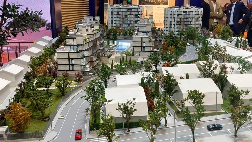 Maqueta de una de las promociones que se comercializan en el Salón Internacional Inmobiliario de Madrid (SIMA)