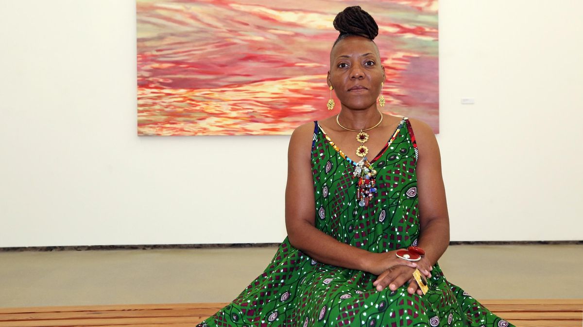 Odome Angone, autora del libro ¿De qué color son los blancos?