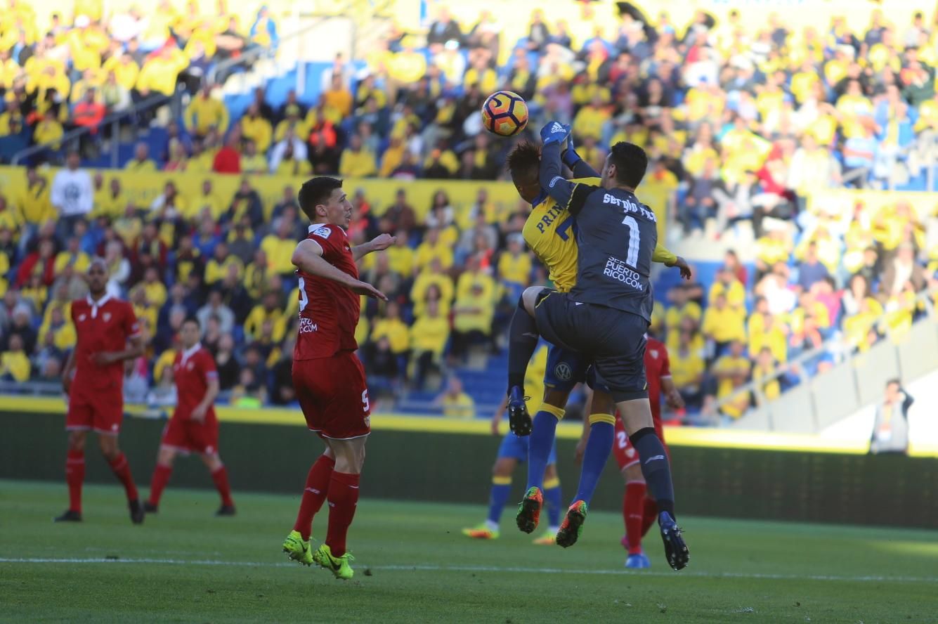 Imagen del partido entre la UD Las Palmas y el Sevilla FC. Alejandro Ramos.