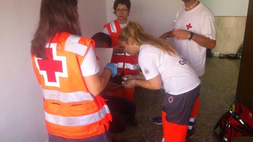 Casi 300 inmigrantes en barcas de juguete rescatados en el día de más entradas desde 2006