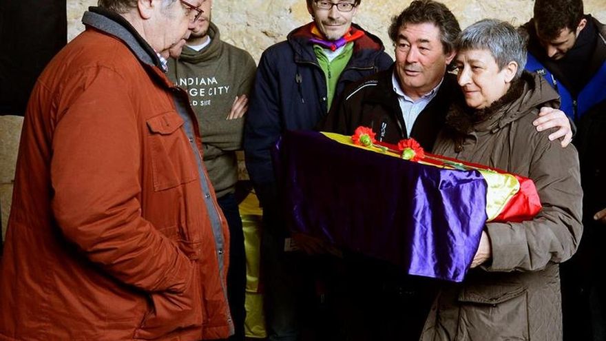 Lluvia y recuerdos ante las fosas sin nombre de penal de Valdenoceda (Burgos)