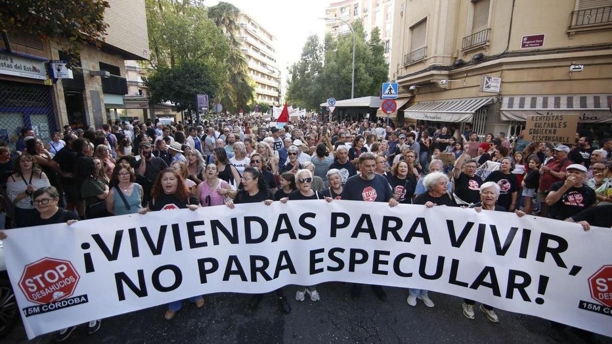 "Nos jugamos que en este país se pueda vivir o no": una masiva manifestación por la vivienda toma las calles de Córdoba