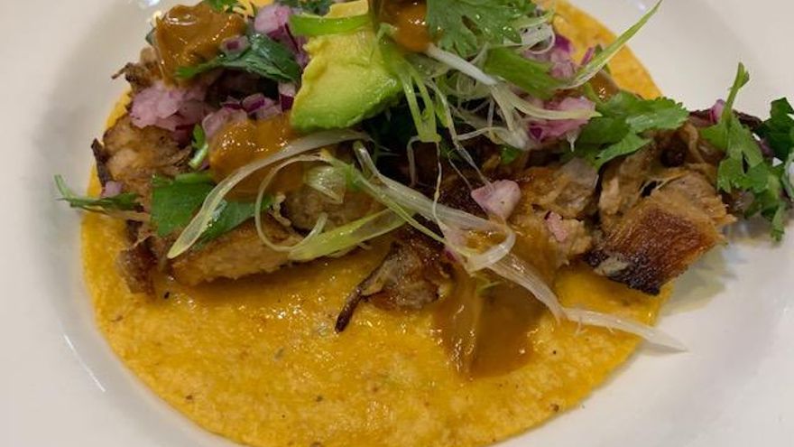 Taco de cerdo canario.