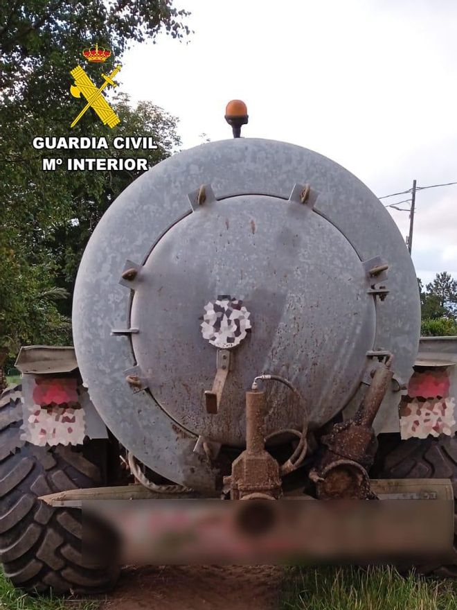 Cuba con la que el detenido trasladaba los purines de su ganadería.