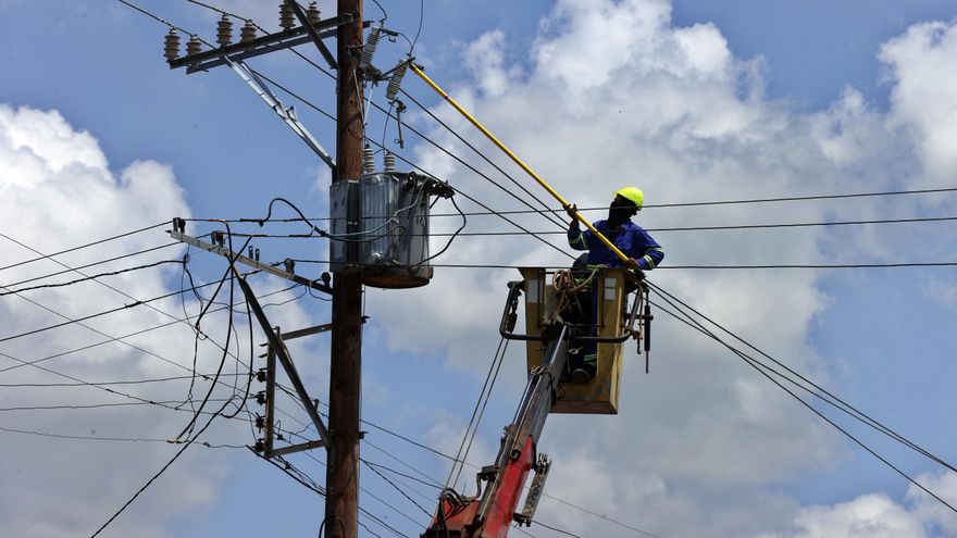 Apagones, promesas, averías y hastío: doce meses de crisis energética total en Cuba