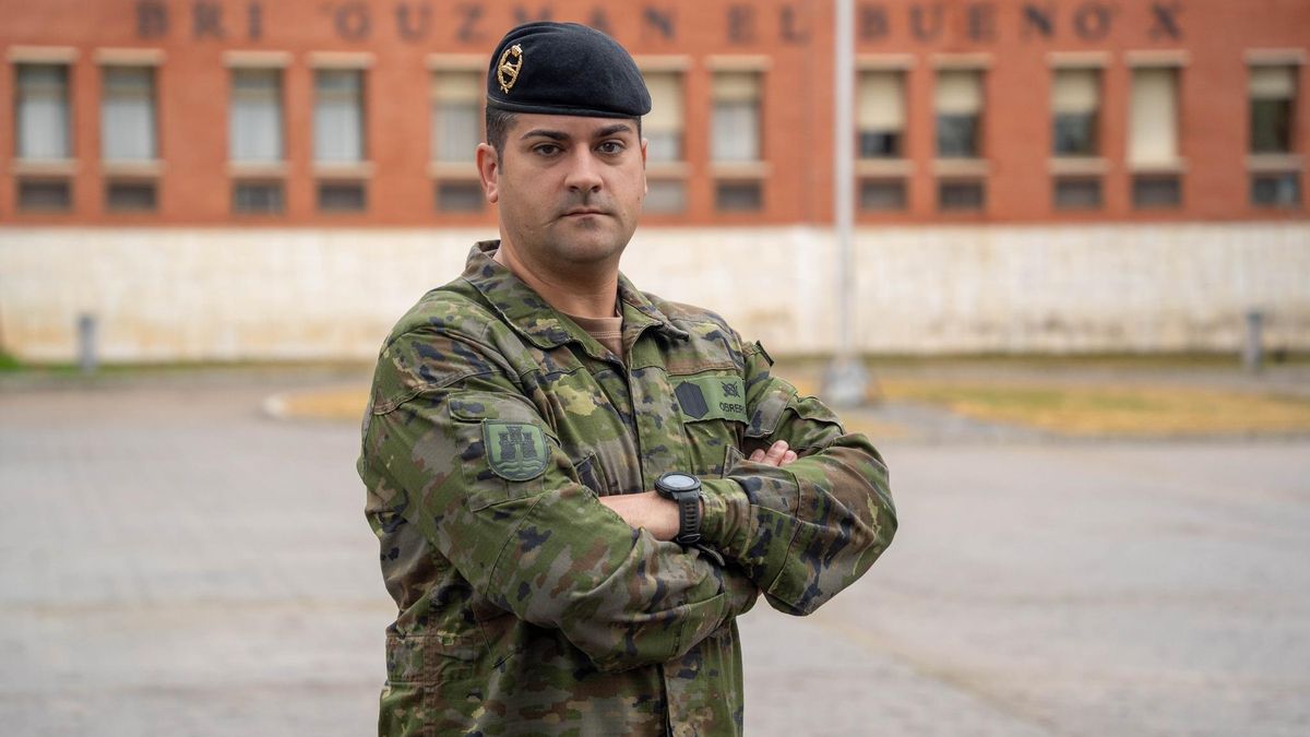 El cabo Juan Obrero, perteneciente a la Brigada Guzmán el Bueno X