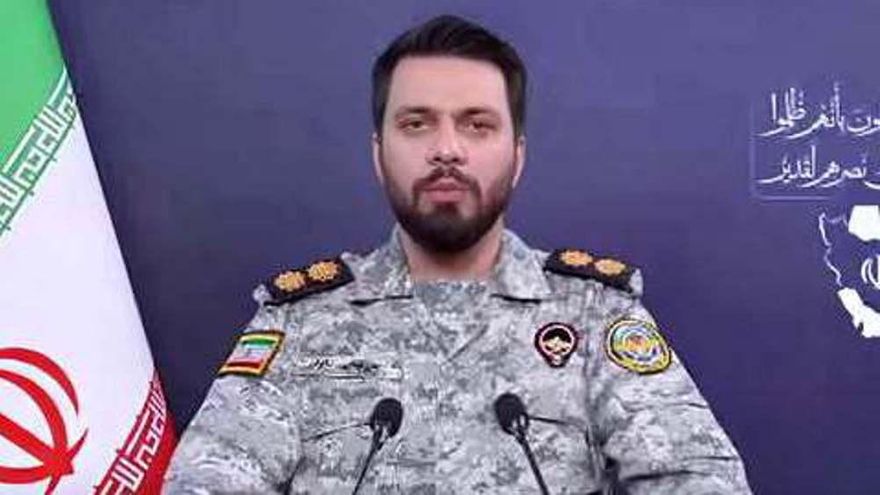 El portavoz de las fuerzas armadas iraníes, Ebrahim Zolfaqari, en una imagen durante la emisión de un comunicado