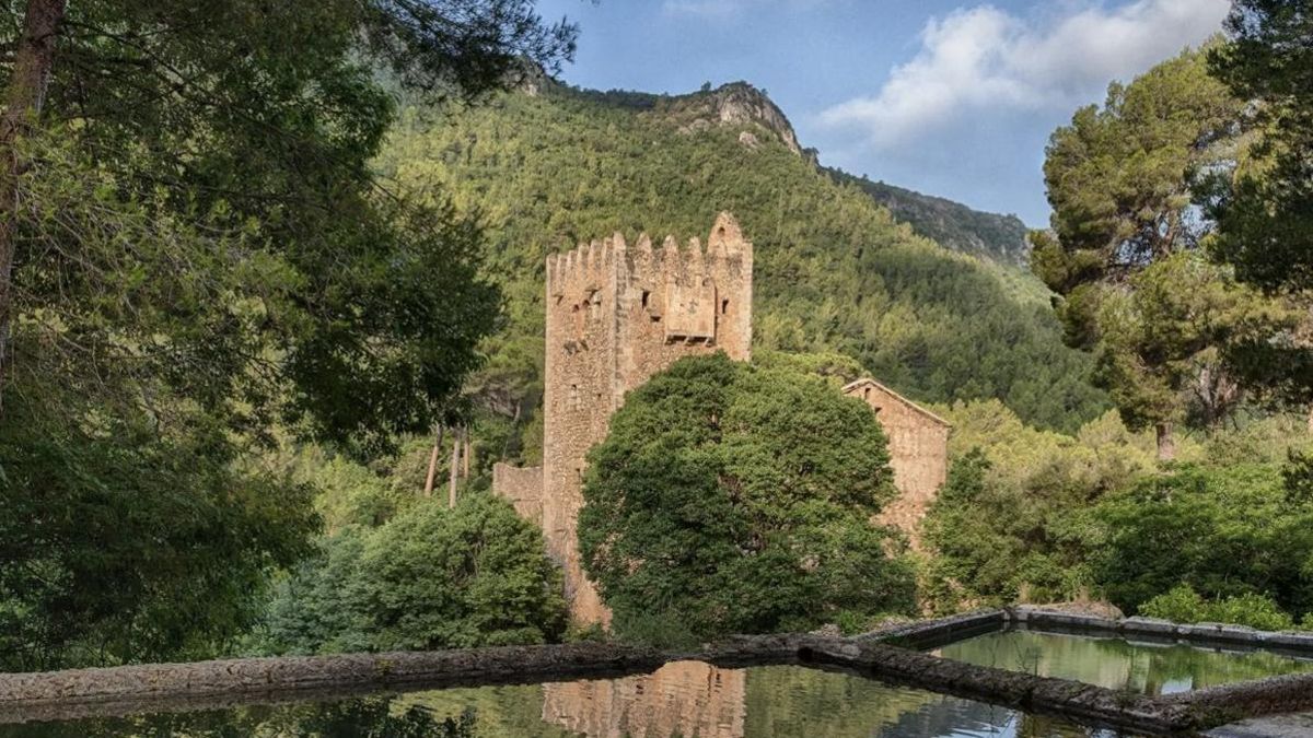 Esta es la ruta botánica en la que puedes ver una casona del siglo XIX, una excavación que servía de nevera y un antiguo monasterio