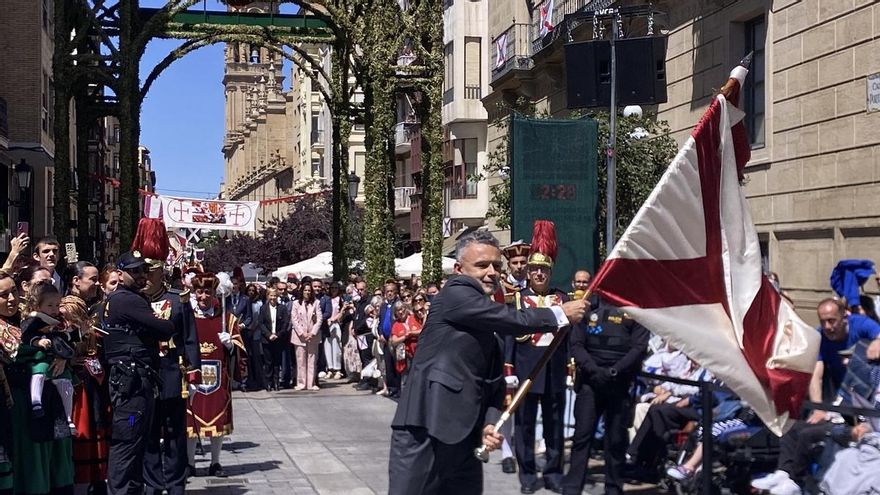 Los banderazos de San Bernabé en Logroño, por las personas con discapacidad, la música y el vino de Rioja