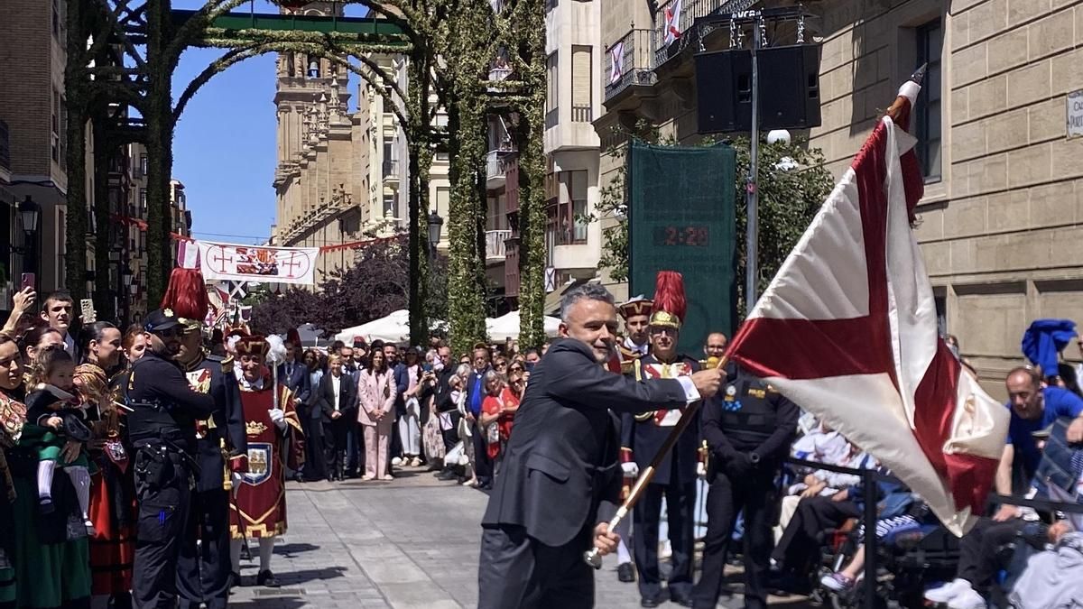 Los banderazos de San Bernabé en Logroño, por las personas con discapacidad, la música y el vino de Rioja