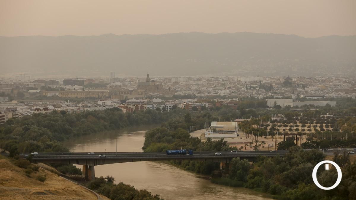 Regresa el humo de los incendios a cubrir los cielos de Córdoba