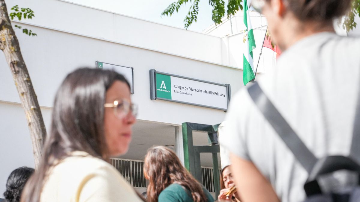 Protesta por el comedor en el Colegio Pablo García Baena de Córdoba