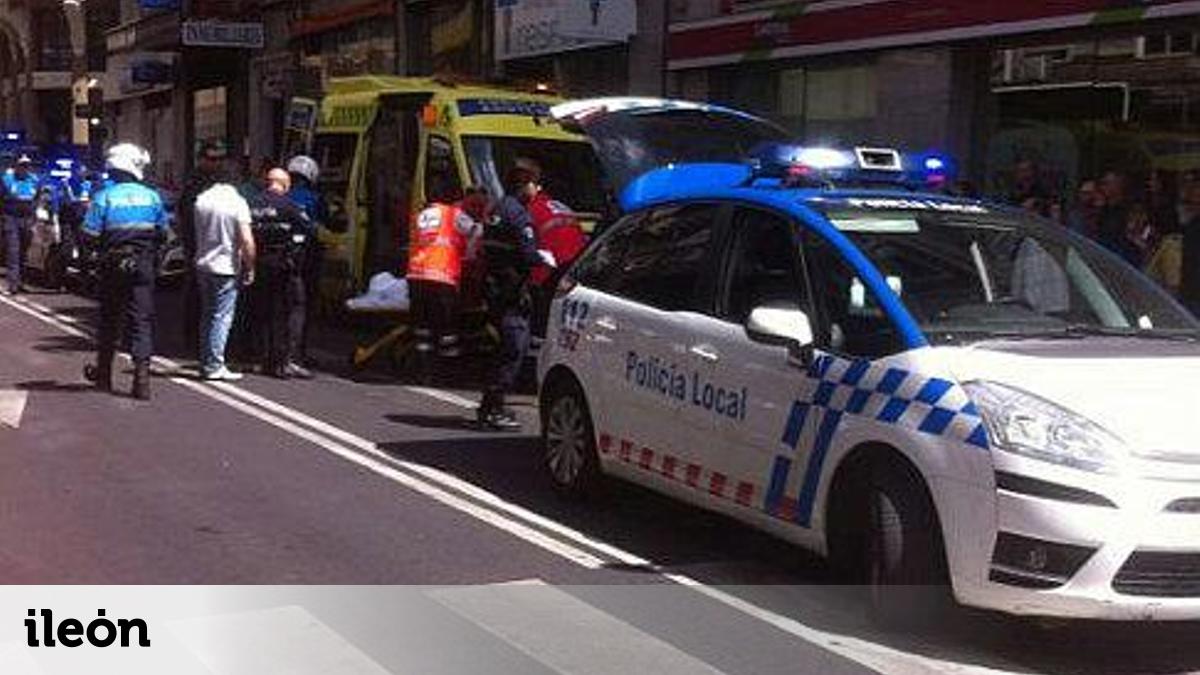 Una mujer herida al ser atropellada por una moto de la Policía Local