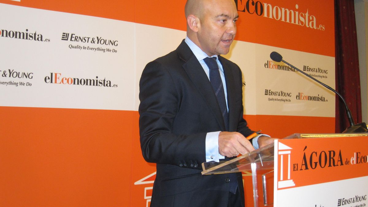 (Ampl.) El Gobierno dará permiso de residencia a extranjeros que compren una vivienda de más de 160.000 euros