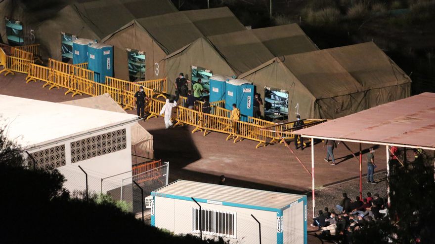 El campamento de Barranco Seco, con 400 literas, alberga a las primeras personas durante la noche de este miércoles 18 de noviembre.