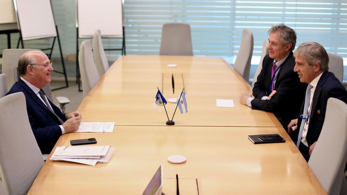 El ministro de Economía, Luis Caputo, se reunió con Ilan Goldfajn, presidente del Banco Interamericano de Desarrollo (BID).