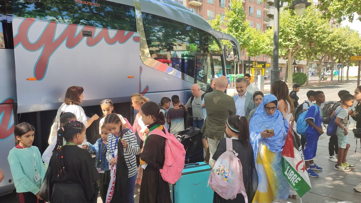 Llegada a Logroño de 24 niños y niñas saharauis el verano con familias logroñesas