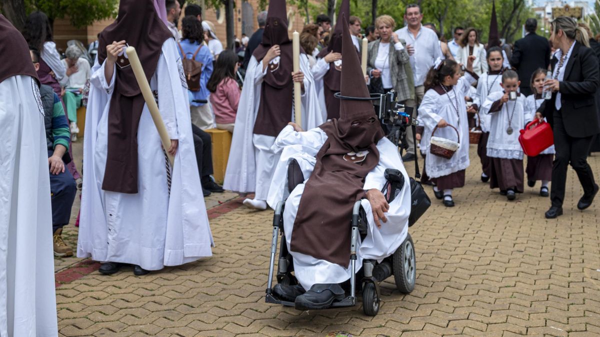 Haciendo su estación de penitencia