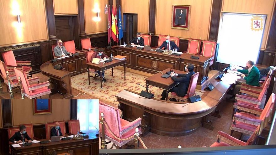 Pleno telemático en el Ayuntamiento de León.