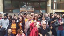 Un centenar de personas consiguen parar un desahucio en Barcelona que denunció Podemos en redes