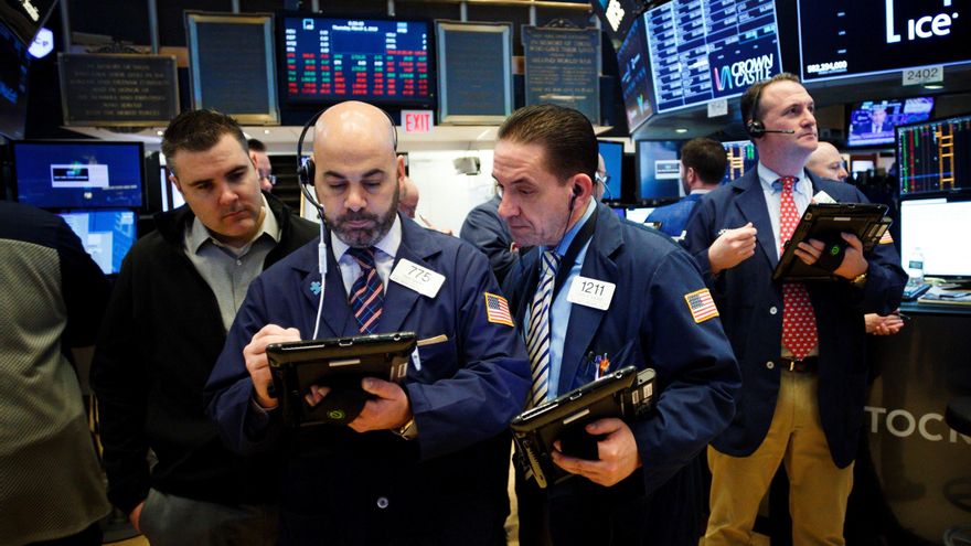 Wall Street cierra mixto pero con nuevos récords en S&P 500 y Nasdaq