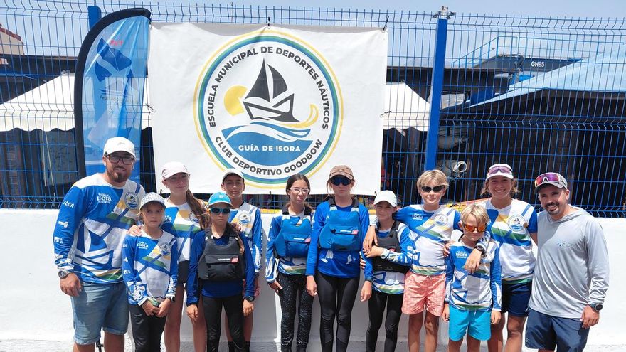 Actividad de la Escuela Tecnificación FIVT-DXT para regatistas de Optimist del CD Goodbow Isora