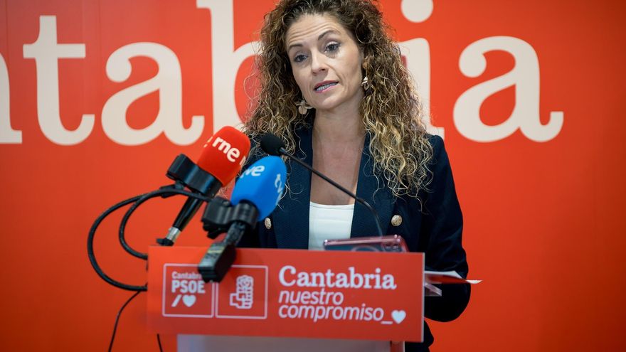 La portavoz de la Comisión Ejecutiva Autonómica del PSOE, Ainoa Quiñones