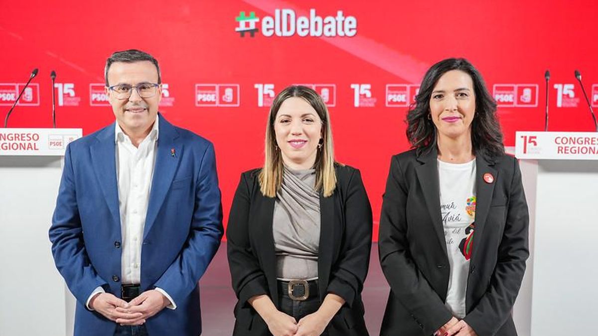 Los candidatos a la Secretaría General del PSOE de Extremadura, Miguel Ángel Gallardo y Esther Gutiérrez, junto a la moderadora del debate de primarias que se celebró la semana pasada en Mérida