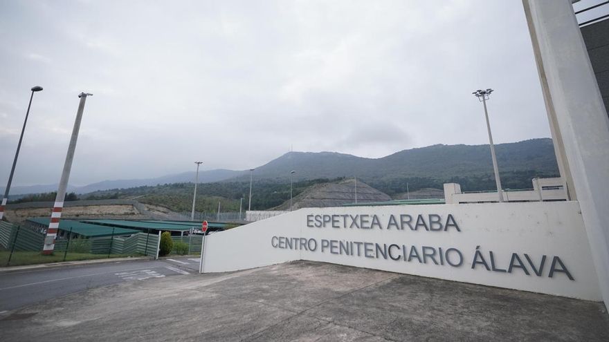 Inspección achaca a "graves deficiencias" las lesiones de funcionarios de la cárcel de Zaballa a causa de un incendio