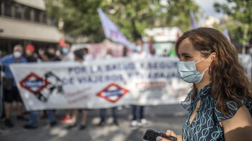 La portavoz de Más Madrid en la Asamblea de Madrid, Mónica García, en la manifestación con los sindicatos de Metro de Madrid.