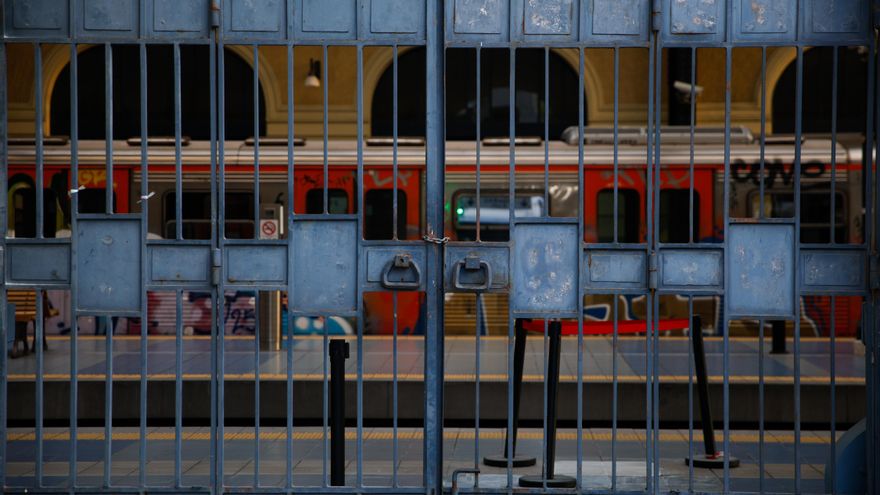 Grecia, en huelga general contra la ampliación de la jornada laboral a 13 horas diarias: "No lo soportamos más"