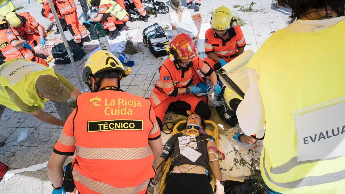 Un "autobús accidentado" en El Campillo desata el primer gran simulacro de múltiples víctimas en La Rioja