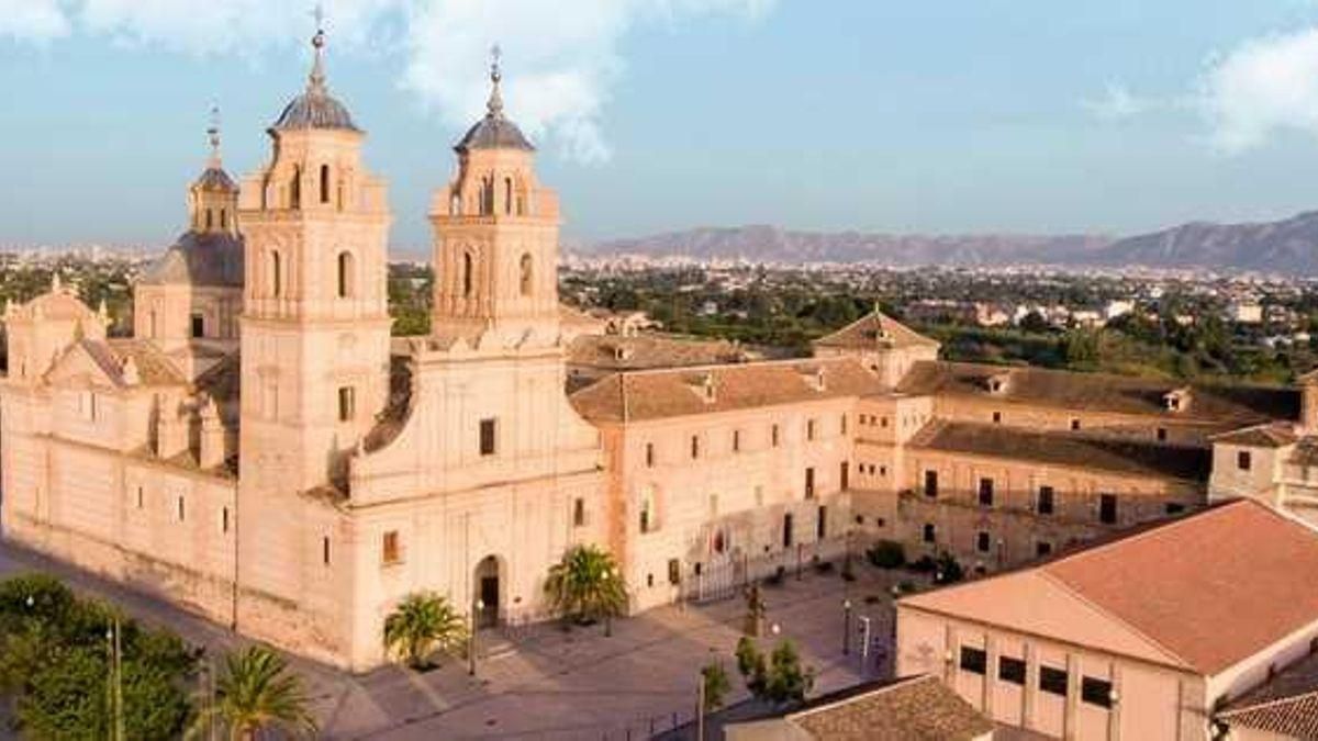 La UCAM Y el PP, décadas de promoción y una universidad pública castigada