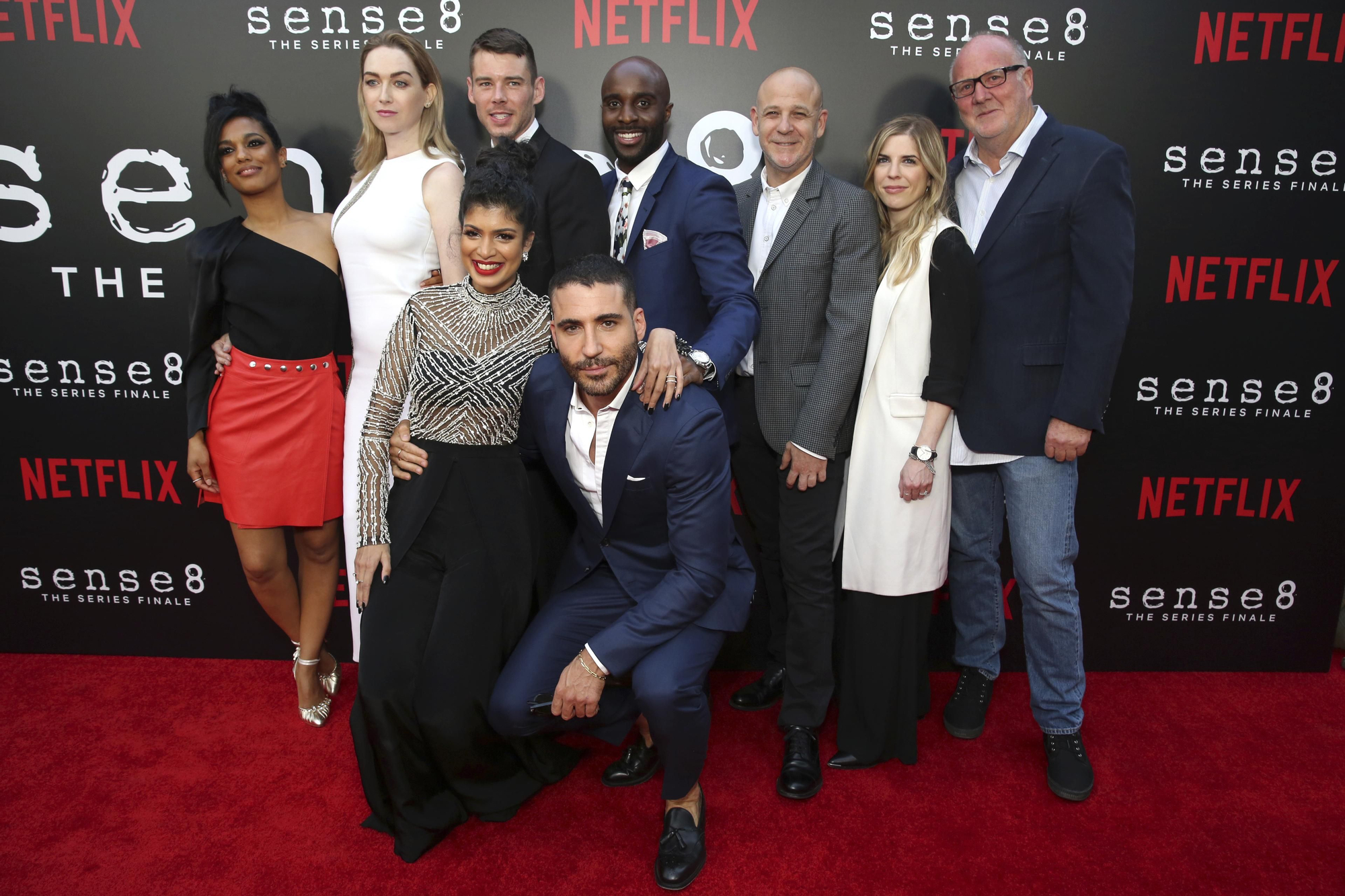 Foto de grupo en la première de Sense8