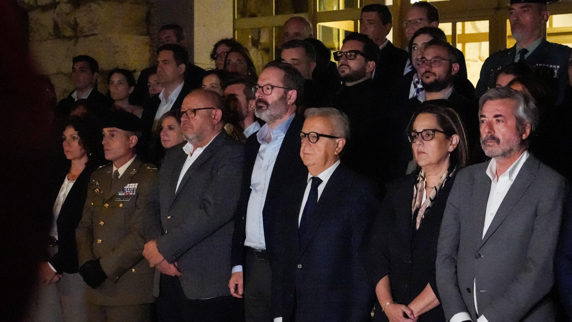 Minuto de silencio frente al Ayuntamiento de Córdoba tras el accidente ferroviario en Urda