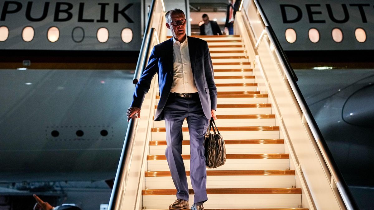 El canciller alemán Friedrich Merz llegando al aeropuerto de Belém.
