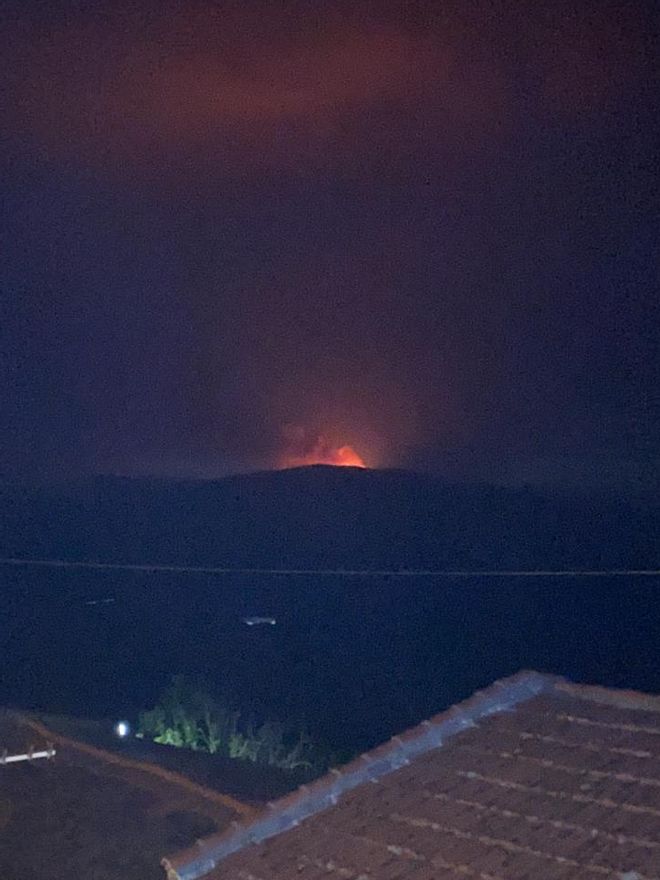 El fuego esta mañana desde Santibáñez el Alto