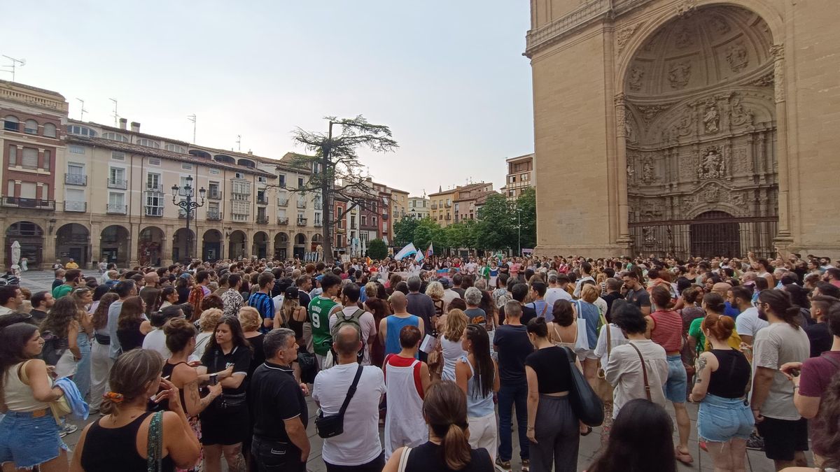 Concentración en Logroño para condenar las agresiones tránsfobas y homófobas del fin de semana del Orgullo