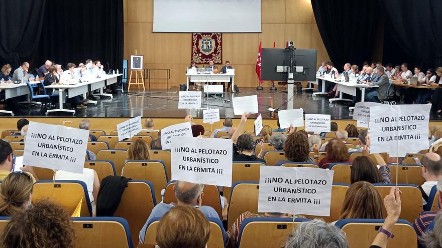 Fuentes justifica por la "necesidad de viviendas" el "pelotazo" de la Ermita del Santo denunciado por los vecinos