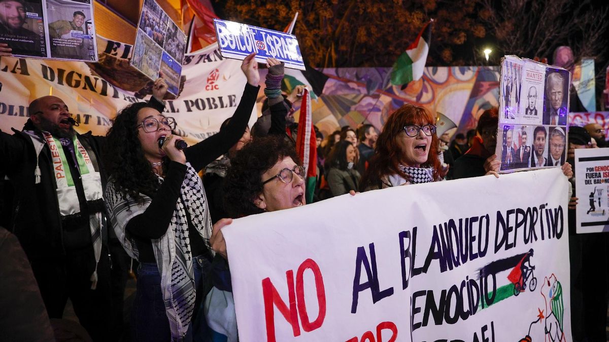 Unas 150 personas piden expulsar a Israel de los torneos europeos con motivo del partido Valencia Basket-Maccabi Tel Aviv