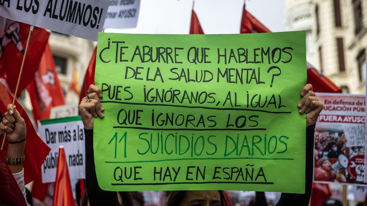 Cartel durante una manifestación estudiantil por la salud mental en Madrid en 2022