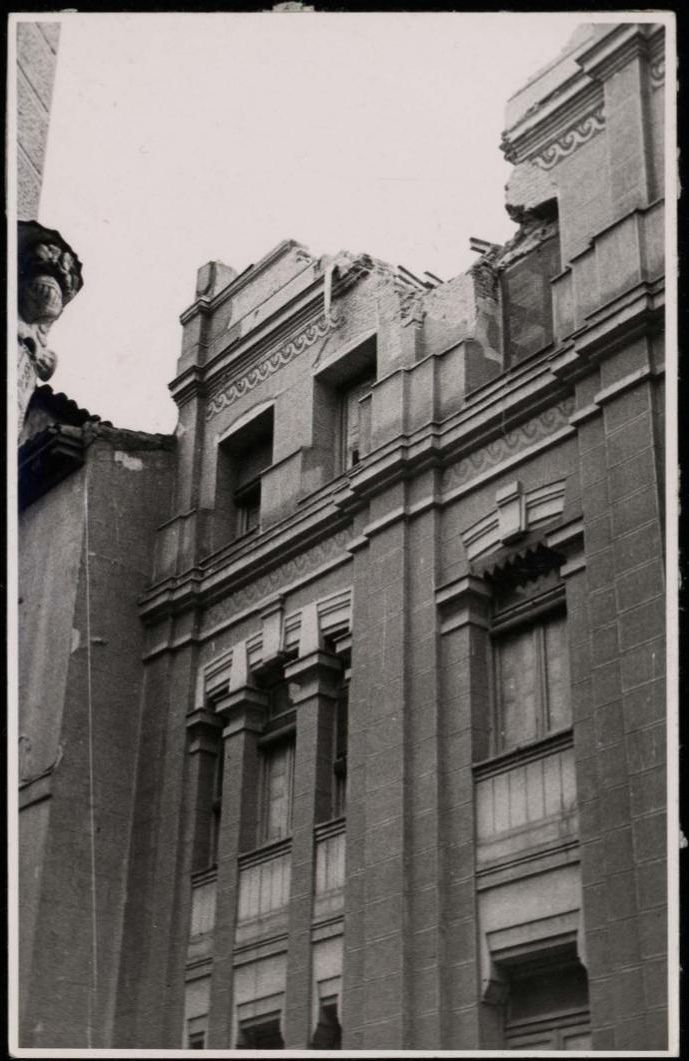 El edificio en la calle Espada después del bombardeo de 1936