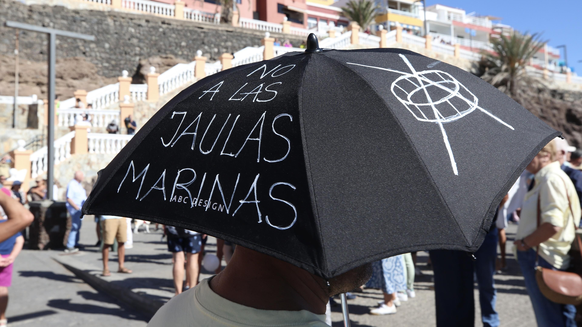 Manifestación en Melenara contra los vertidos: "Esto huele a muerto". Alejandro Ramos