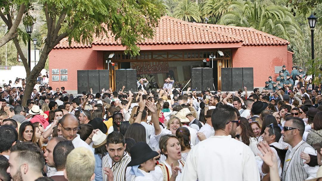 Las calles de Santa Lucía de Tirajana se llenan con motivo de la romería de Los Labradores. (Foto: Alejandro Ramos).