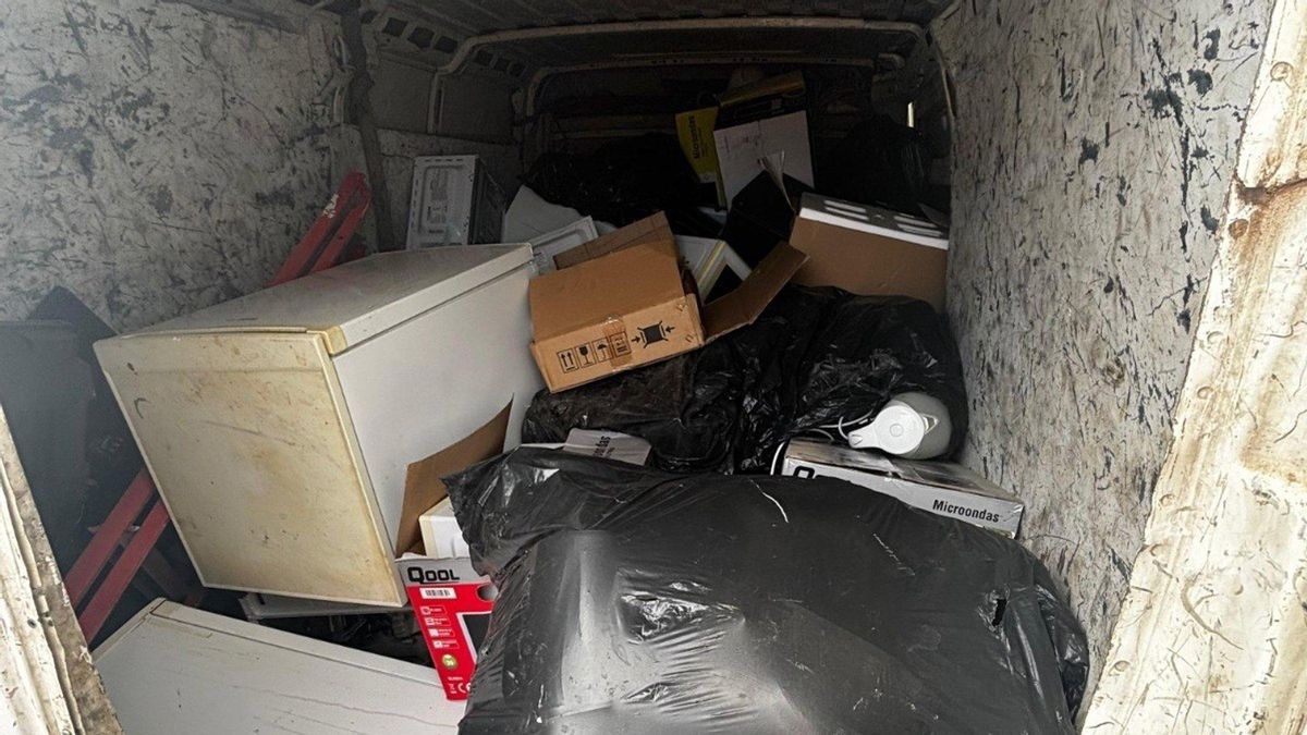 Interior del camión cuyo conductor fue denunciado.