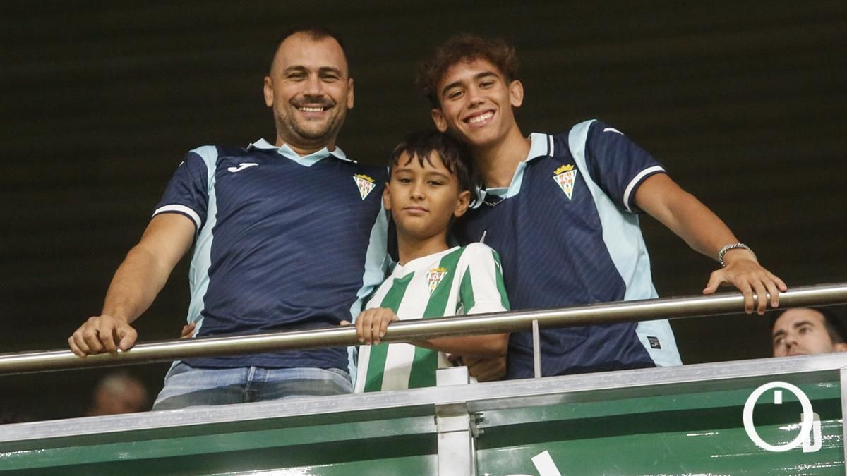 Grada Blanquiverde del Córdoba CF - Racing de Santander
